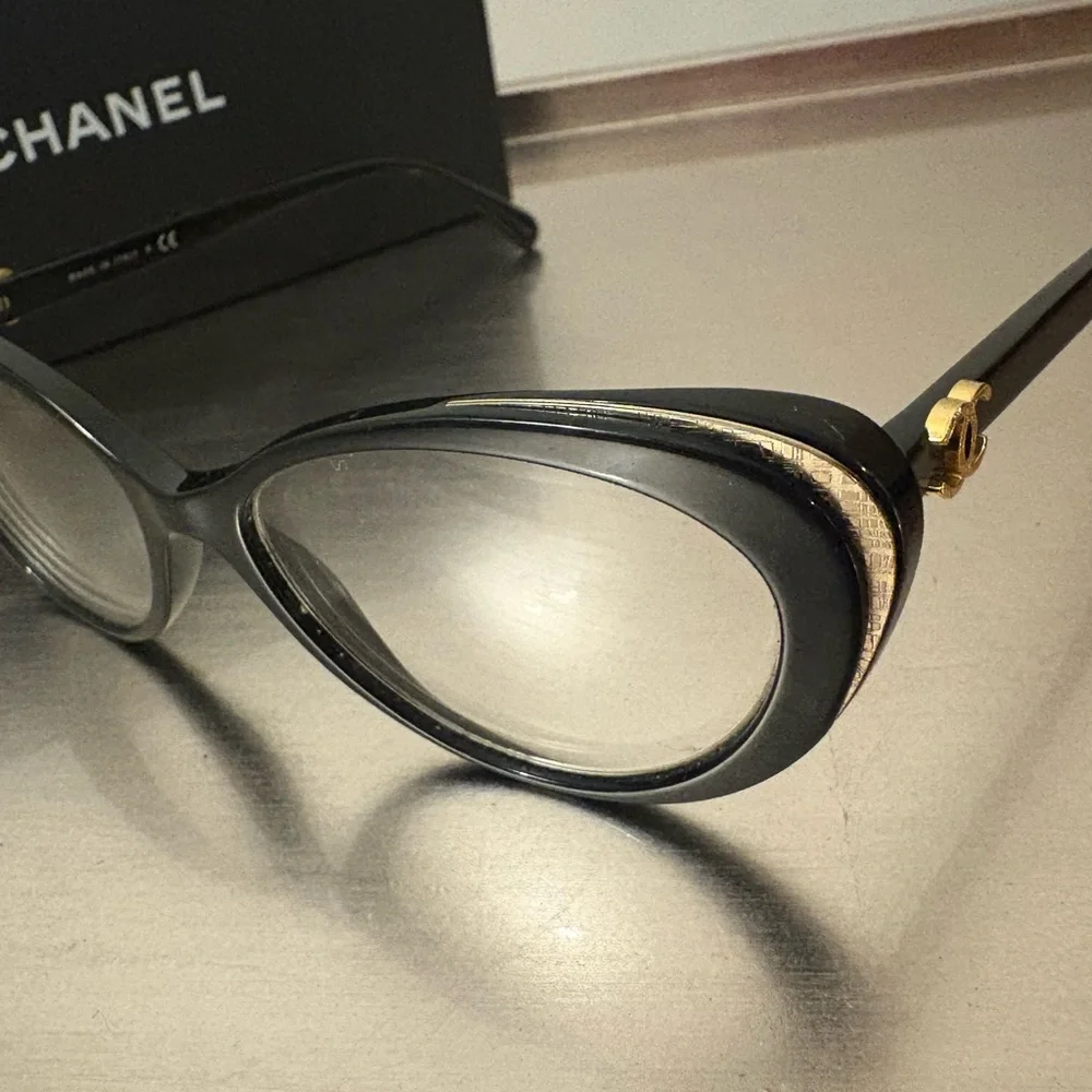 CHANEL Elegant Black and Gold eyewear - Picture 1 of 8